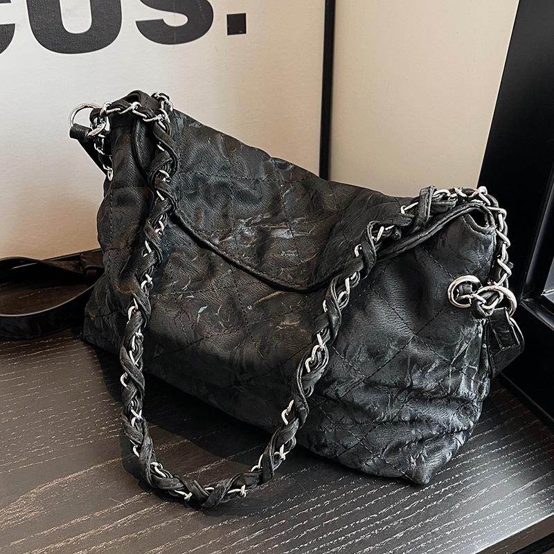 Большая вместительная сумка женская осенне-зимняя универсальная 2024 новая ретро сумка через плечо с текстурой ромбовидной цепочки сумка-подушка чёрный