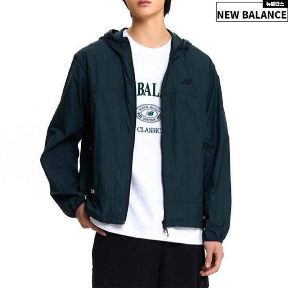 New Balance Kids Essential Small Logo Lightweight Windbreaker Nbnae210 dark green/90
New Balance Kids Essential Small Logo Lightweight Windbreaker Nbnae210 dark green/90