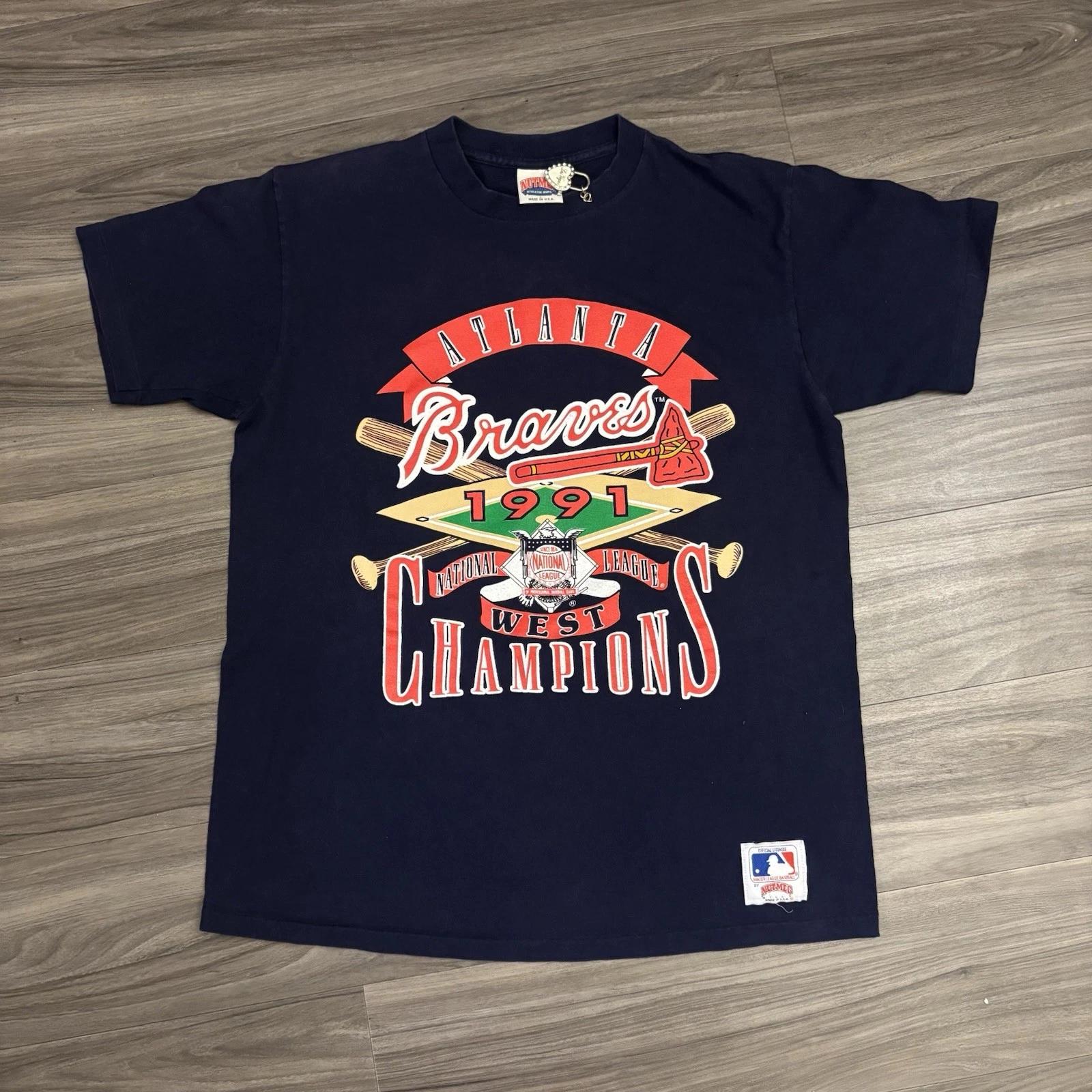 Y2K / Vintage 1991 Atlanta Braves Nutmeg Mills Tee Navy Blue Baseball T-shirt L S
Y2K / Vintage 1991 Atlanta Braves Nutmeg Mills Tee Navy Blue Baseball T-shirt L S