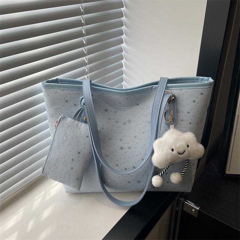 Tote Bag for Commuting To Work, Single-shoulder, Underarm Bag, Trendy Handbag With pendant
Tote Bag for Commuting To Work, Single-shoulder, Underarm Bag, Trendy Handbag With pendant
