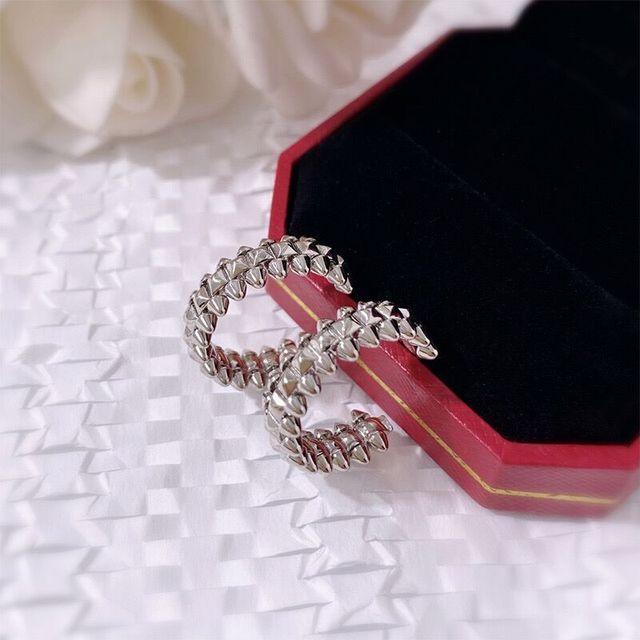 Серьги с заклепками из стерлингового серебра 925 пробы для женщин, европейские модные роскошные ювелирные изделия, подарки для вечеринок
Серьги с заклепками из стерлингового серебра 925 пробы для женщин, европейские модные роскошные ювелирные изделия, подарки для вечеринок