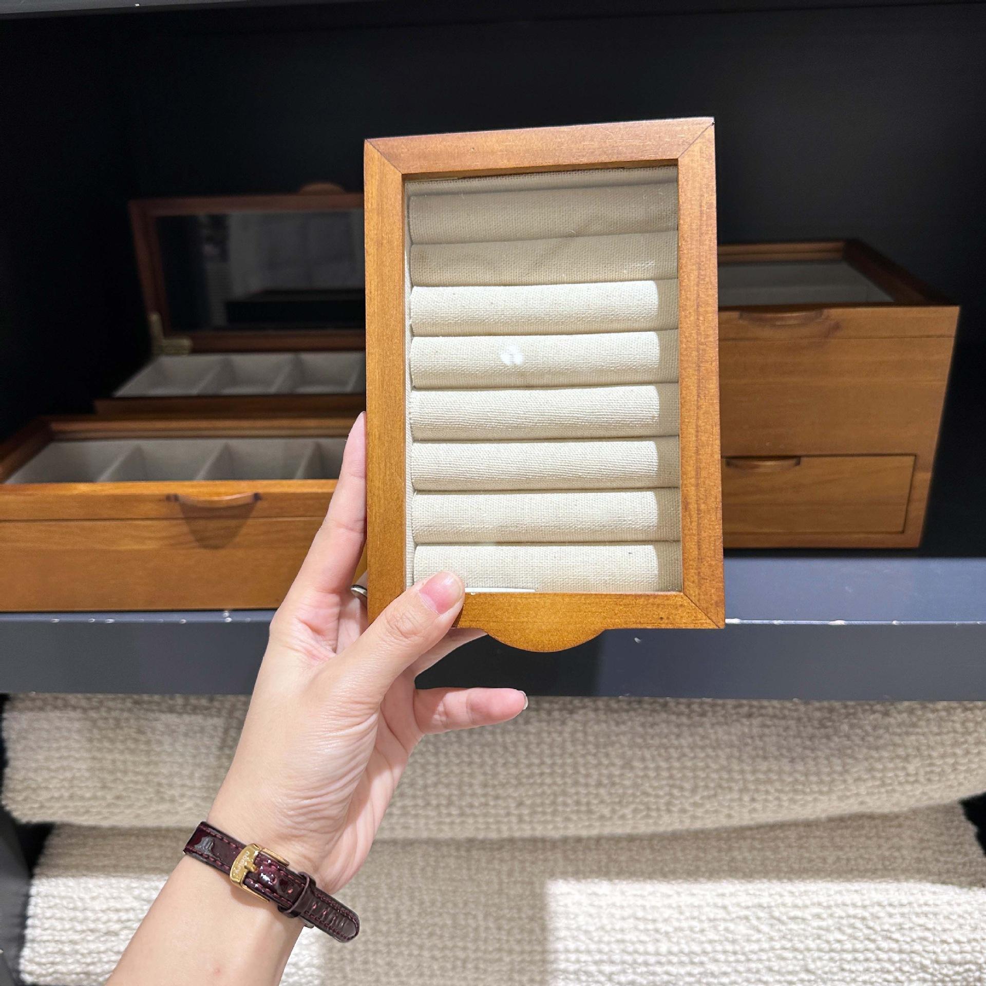 Wood Watch Box Organizer Transparent Skylight Watch Boxes Storage Mechanical Wrist Watches Jewelry Display Collection Accessory
Wood Watch Box Organizer Transparent Skylight Watch Boxes Storage Mechanical Wrist Watches Jewelry Display Collection Accessory