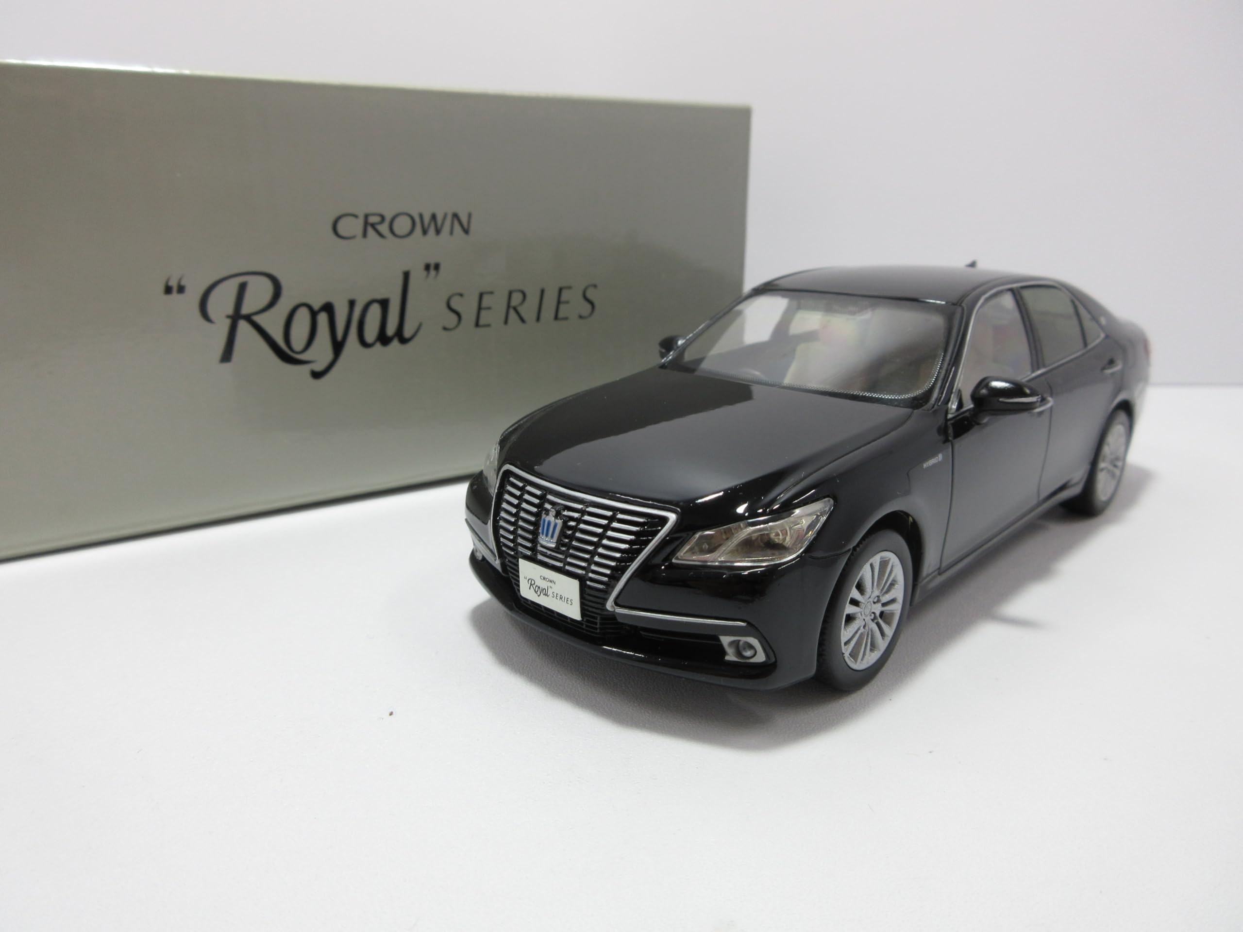 1/30 Crown Royal Royal Saloon 210 Series Early Model 202 Black Miniature Car Color Sample
1/30 Crown Royal Royal Saloon 210 Series Early Model 202 Black Miniature Car Color Sample