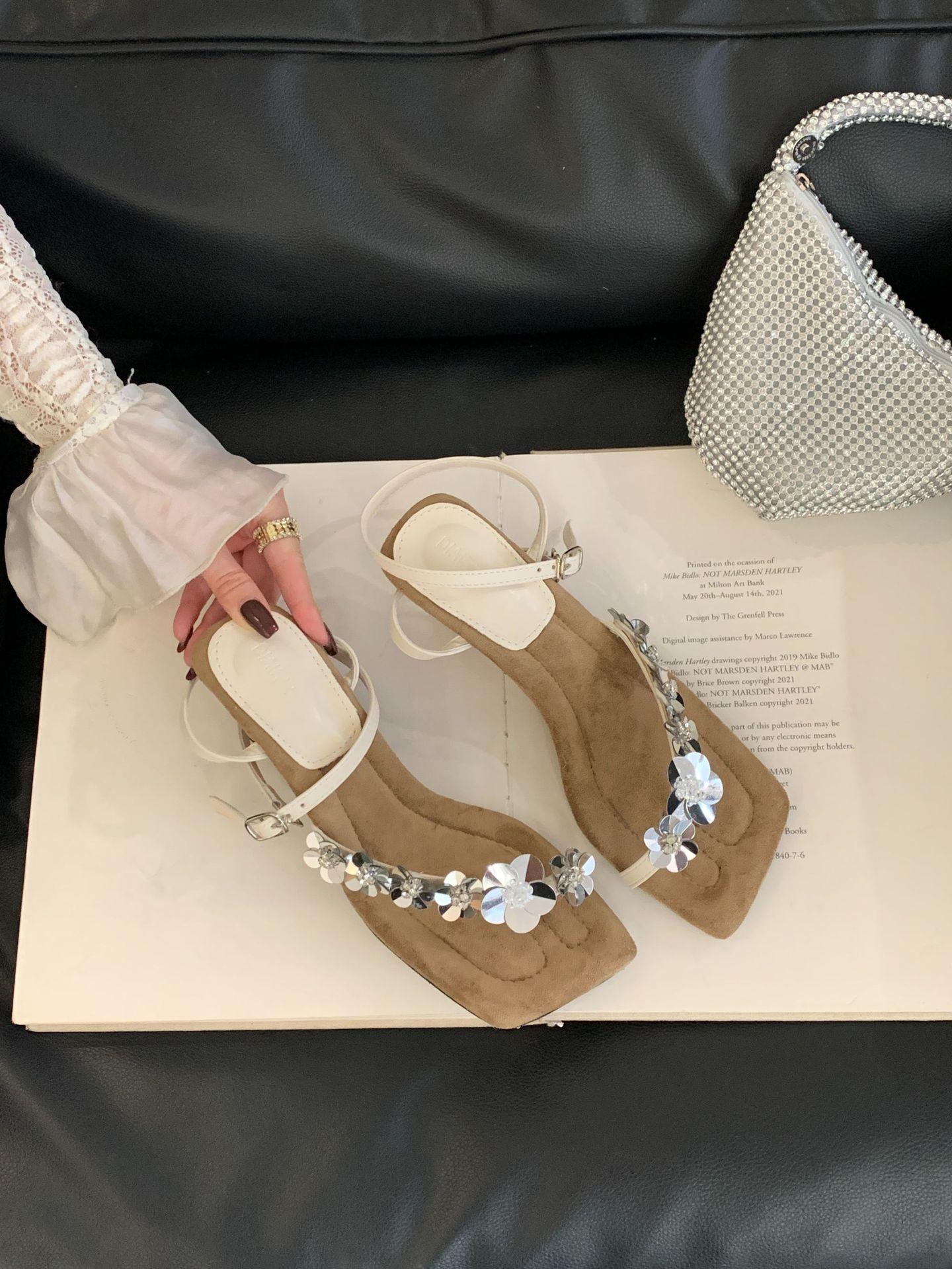 Niche light luxury 2025 women s shoes sandals wear retro foreign trade leather shoes sequin set toe high heel cool 39 абрикосовый
Niche light luxury 2025 women s shoes sandals wear retro foreign trade leather shoes sequin set toe high heel cool 39 абрикосовый