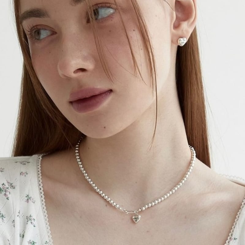 moi moi Love ball hook necklace silver
moi moi Love ball hook necklace silver