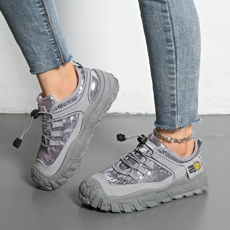 Модная женская спортивная повседневная обувь для улицы, толстая подошва, увеличивающая рост, противоскользящая, новый стиль 2025, повседневные кроссовки на платформе, большой размер 43 36 серебряный
Модная женская спортивная повседневная обувь для улицы, толстая подошва, увеличивающая рост, противоскользящая, новый стиль 2025, повседневные кроссовки на платформе, большой размер 43 36 серебряный