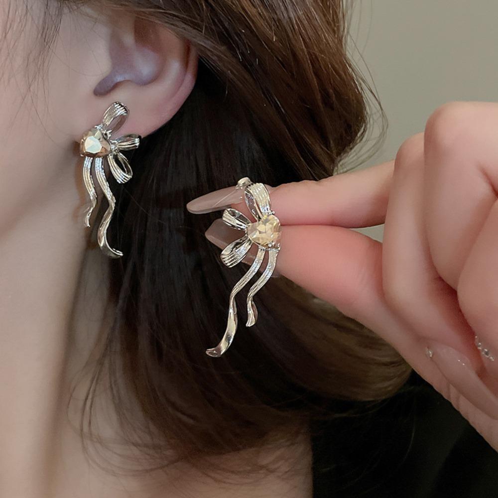 Zinc Zinc Zinc Alloy Metal Bowknot Earrings Love Heart Rhinestone Korean Eardrop Female Gifts золотой
Zinc Zinc Zinc Alloy Metal Bowknot Earrings Love Heart Rhinestone Korean Eardrop Female Gifts золотой