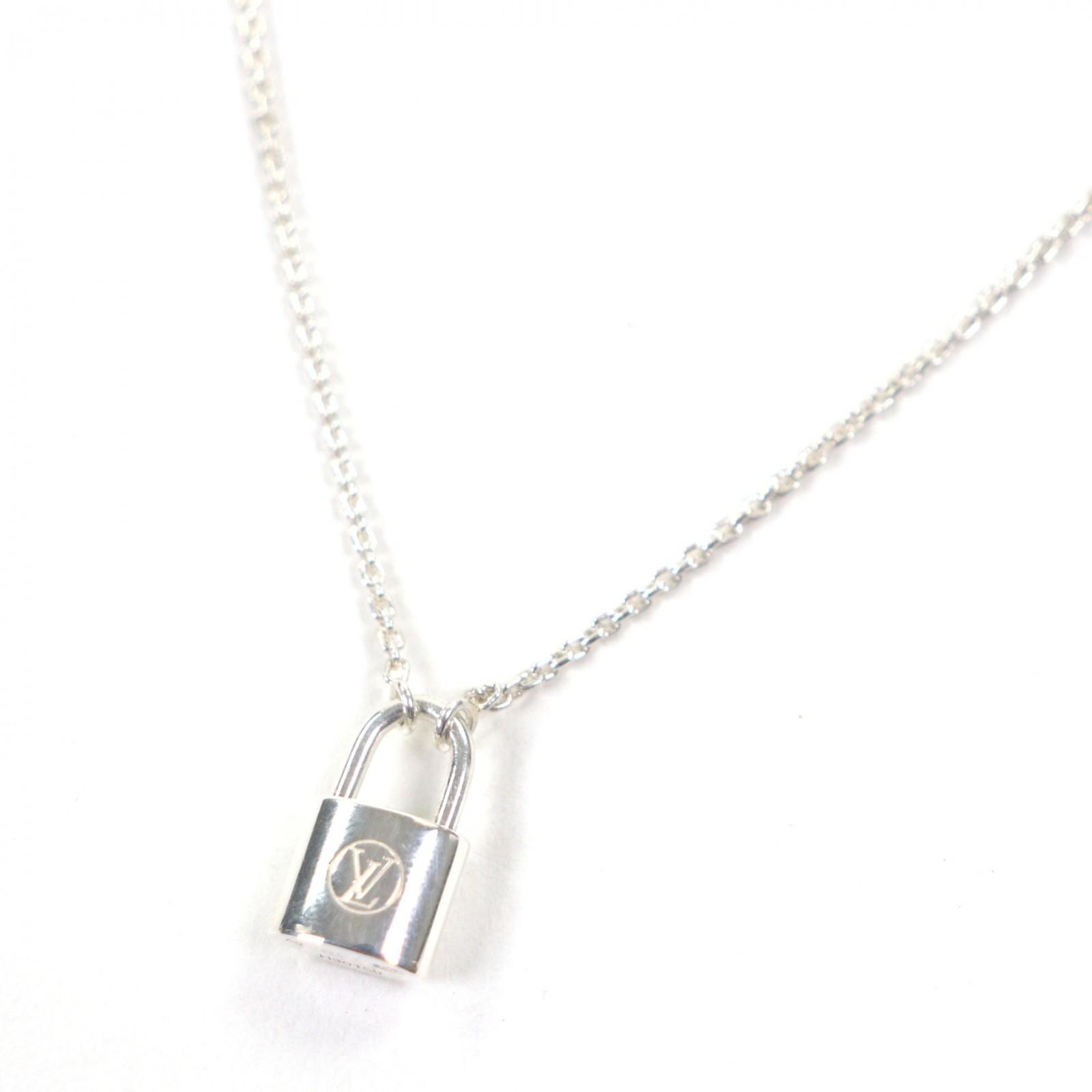 Excellent LOUIS VUITTON Necklace Pendant Lockit Chain Silver AG925 Women Q93559 Used
Excellent LOUIS VUITTON Necklace Pendant Lockit Chain Silver AG925 Women Q93559 Used