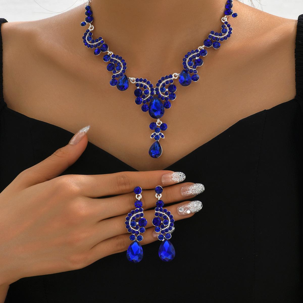 Atmospheric Bridal Wedding Necklace Earrings Ladies Crystal Jewelry Set Banquet Dress Party Alloy Ethnic Style Match
Atmospheric Bridal Wedding Necklace Earrings Ladies Crystal Jewelry Set Banquet Dress Party Alloy Ethnic Style Match