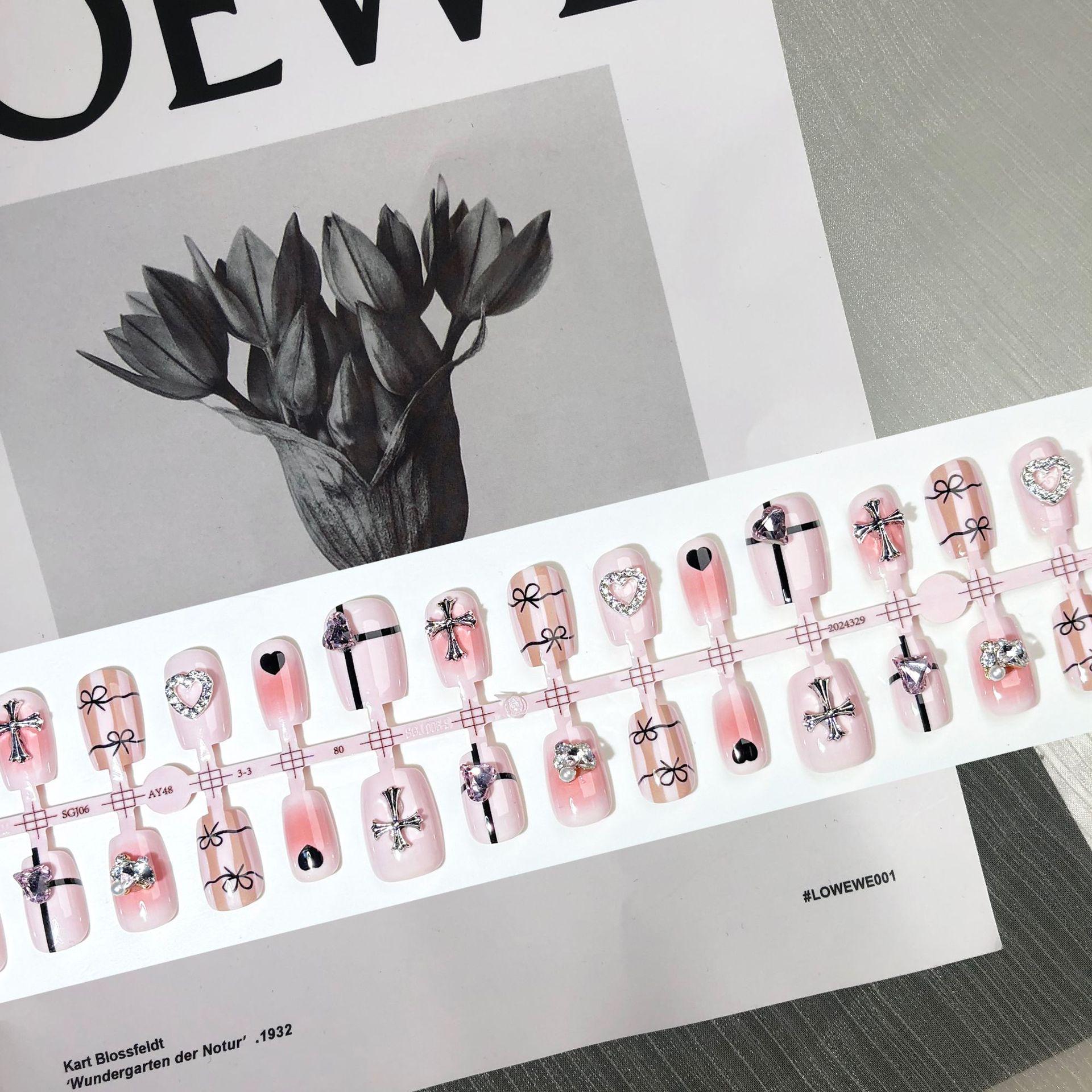 Blackpink Y2K Сладкий Крутой Стиль Стразы Накладные Ногти с Бриллиантами и Chrome Hearts
Blackpink Y2K Сладкий Крутой Стиль Стразы Накладные Ногти с Бриллиантами и Chrome Hearts