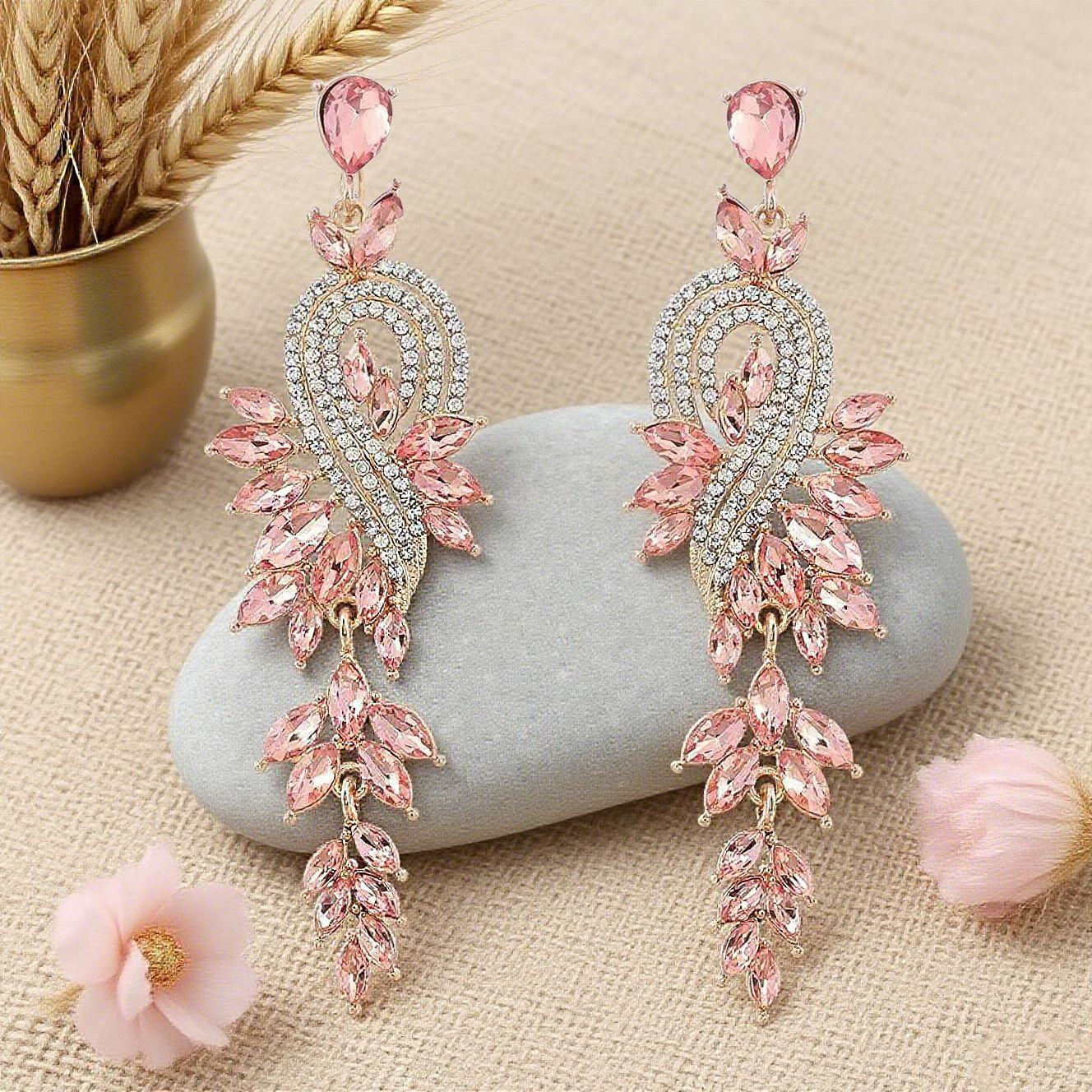 Elegant and exquisite, fashion leaf notes, colorful crystal long earrings, vintage light luxury exquisite earrings рожевий
Elegant and exquisite, fashion leaf notes, colorful crystal long earrings, vintage light luxury exquisite earrings рожевий