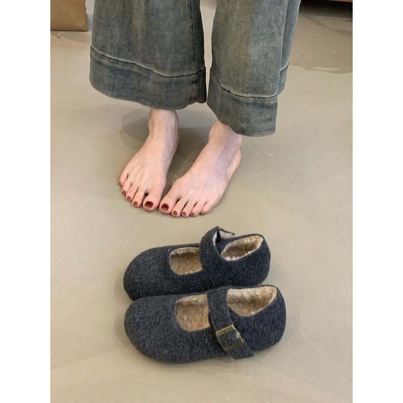 Retro fluffy shoes for women s outer wear, gray in winter, velvet to keep warm, and a pair of Mary Jane shoes. 40 темно-сірий
Retro fluffy shoes for women s outer wear, gray in winter, velvet to keep warm, and a pair of Mary Jane shoes. 40 темно-сірий