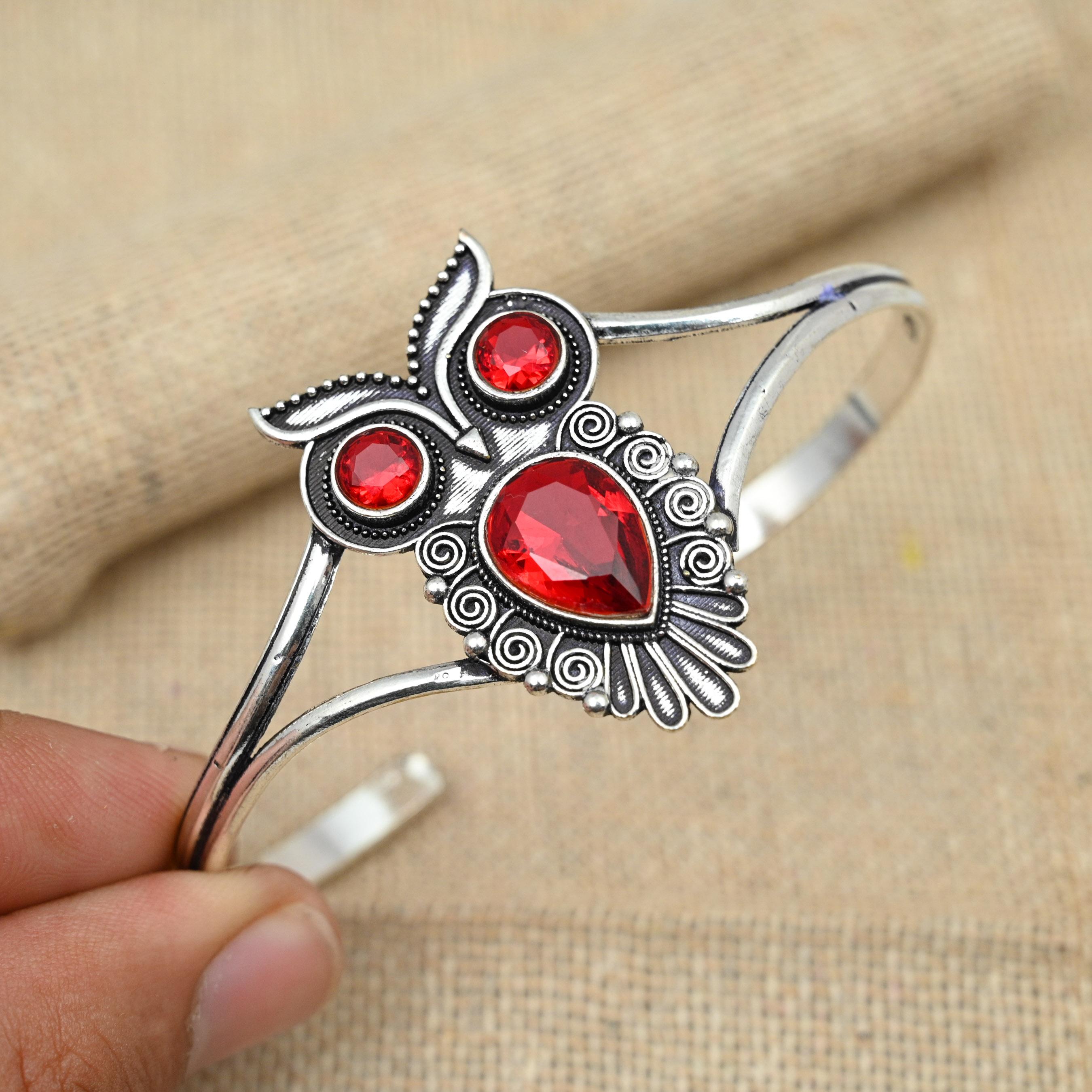 Драгоценный камень красный гранат. Великолепные ювелирные изделия из твердого серебра 925 пробы. Регулируемые манжеты ручной работы. 8 Inches красный
Драгоценный камень красный гранат. Великолепные ювелирные изделия из твердого серебра 925 пробы. Регулируемые манжеты ручной работы. 8 Inches красный