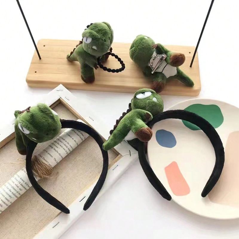 1pc Cartoon green little dinosaur doll cute headband super cute headband plush hair clip exquisite brooch hair accessory
1pc Cartoon green little dinosaur doll cute headband super cute headband plush hair clip exquisite brooch hair accessory