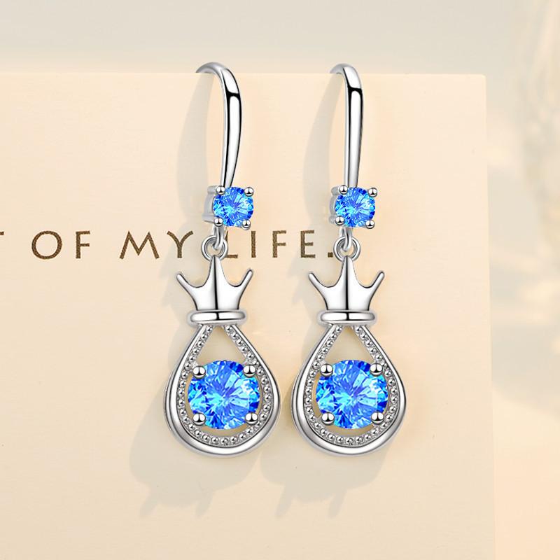 Douyin Kuaishou live stream white zircon temperament crown water drop pendant S imitation silver earrings Korean version earrings синій
Douyin Kuaishou live stream white zircon temperament crown water drop pendant S imitation silver earrings Korean version earrings синій