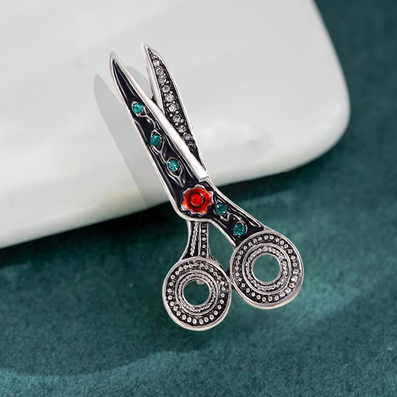 Retro Women s High-end Fashion Accessory Brooch in the Shape of Tailor s Scissors 2*4CM
Retro Women s High-end Fashion Accessory Brooch in the Shape of Tailor s Scissors 2*4CM