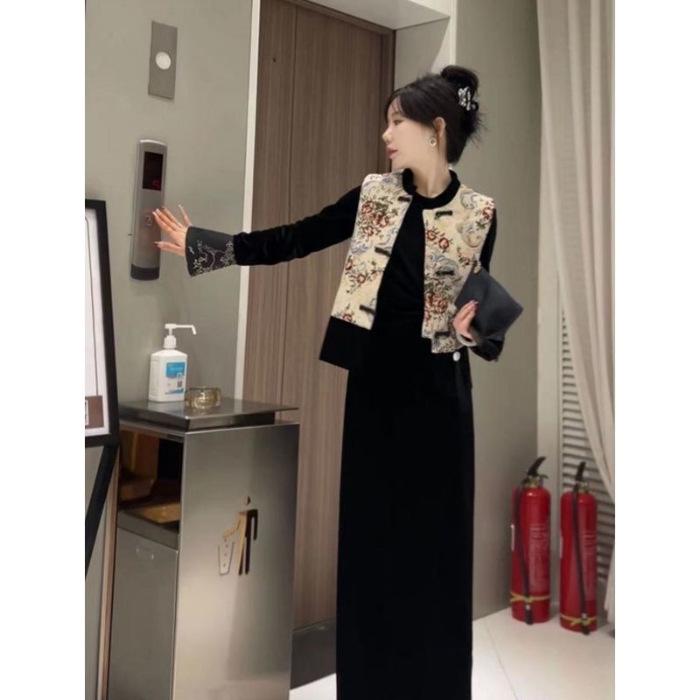Women s Cheongsam Set: Black Vest & Long Skirt - Chinese National Style for Spring, Autumn, and Winter Formal Events L
Women s Cheongsam Set: Black Vest & Long Skirt - Chinese National Style for Spring, Autumn, and Winter Formal Events L