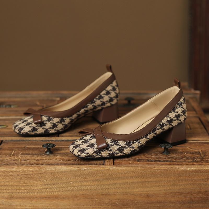 Вечерний ветер бант средний каблук туфли квадратный носок неглубокий вырез толстый каблук одинарные туфли высокий каблук женские весна и осень новые модели 39 коричневый
Вечерний ветер бант средний каблук туфли квадратный носок неглубокий вырез толстый каблук одинарные туфли высокий каблук женские весна и осень новые модели 39 коричневый