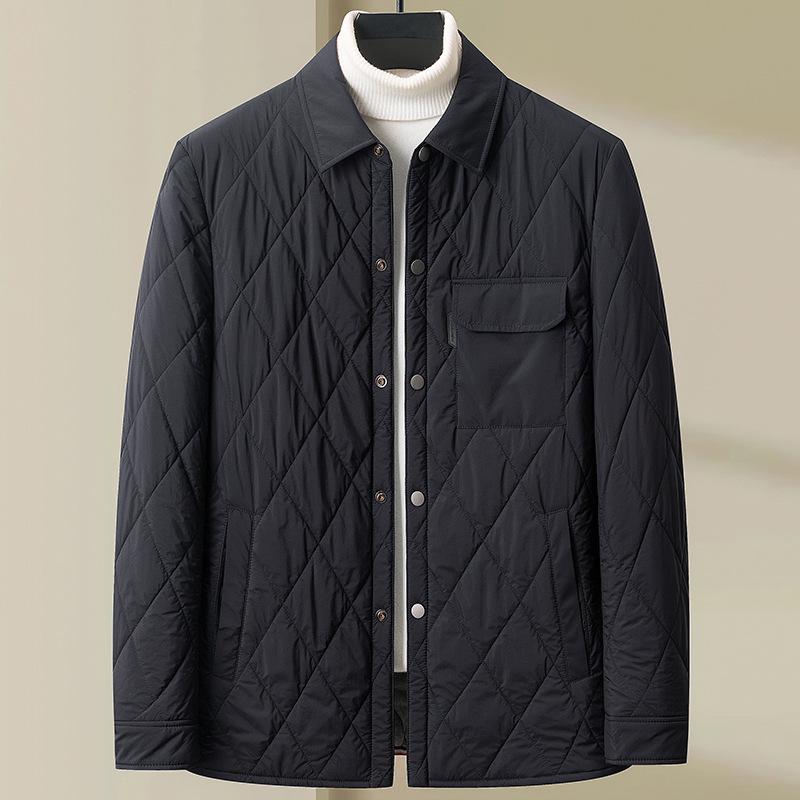 Men s Autumn/Winter Lightweight Mulberry Silk Lapel Cotton Jacket - Diamond Pattern Business Casual Coat L темно-синього кольору
Men s Autumn/Winter Lightweight Mulberry Silk Lapel Cotton Jacket - Diamond Pattern Business Casual Coat L темно-синього кольору