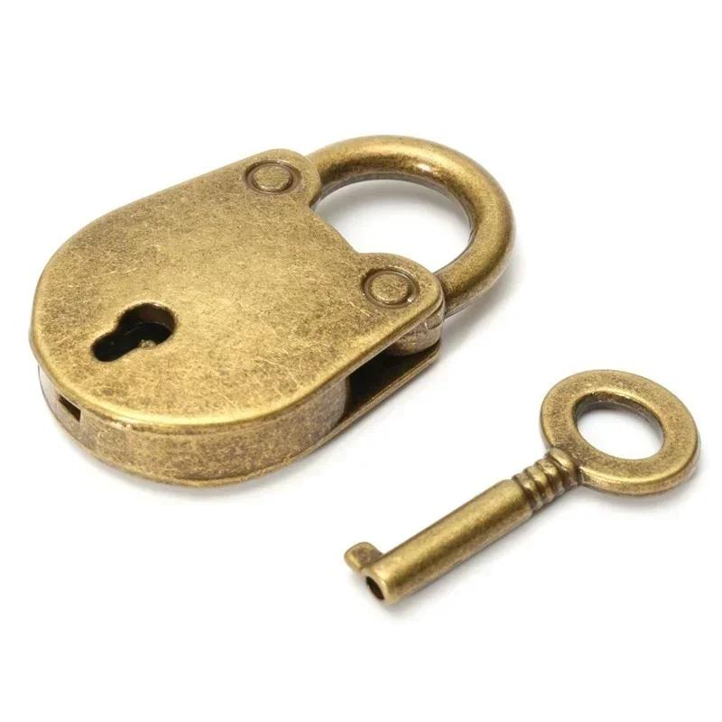 Vintage Mini Alloy Green Bronze Antique Padlock Notebook Key Lock With High-end Wine Box Key Lock Exquisite Antique Ornament
Vintage Mini Alloy Green Bronze Antique Padlock Notebook Key Lock With High-end Wine Box Key Lock Exquisite Antique Ornament