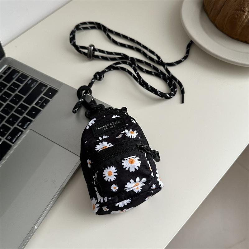 Women Small Bag Mini Lipstick Headphes Trendy Fashiable Pendant Bag Simple Niche Design Fabric Single-shoulder Crossbody Bag
Women Small Bag Mini Lipstick Headphes Trendy Fashiable Pendant Bag Simple Niche Design Fabric Single-shoulder Crossbody Bag