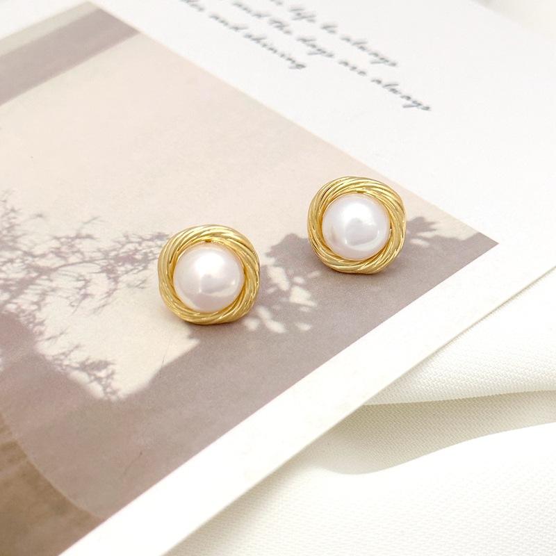 Fashion Temperament Cold Wind Earrings Bird S Nest Freshwater Stud Earrings Women
Fashion Temperament Cold Wind Earrings Bird S Nest Freshwater Stud Earrings Women