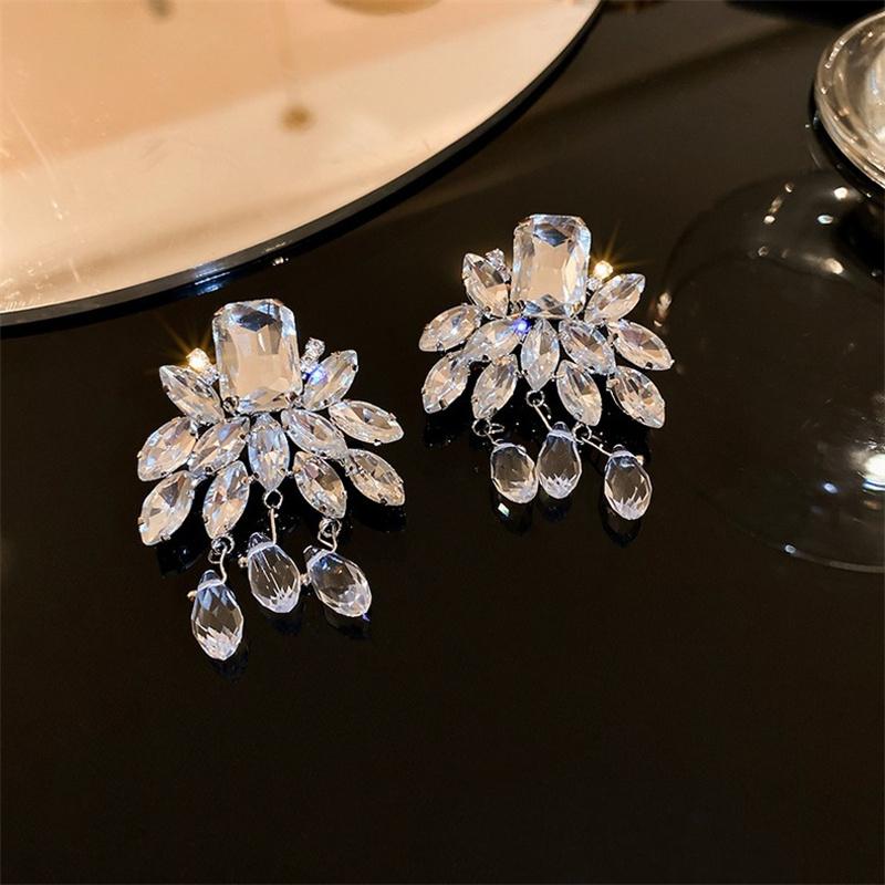 Exaggerated Luxury Crystal Flower Stud Earrings For Women Super Flash Personality Creative Wedding Zircon Gift
Exaggerated Luxury Crystal Flower Stud Earrings For Women Super Flash Personality Creative Wedding Zircon Gift