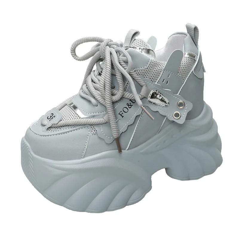 Женские кожаные кроссовки Весенние на шнуровке Высокая платформа Массивная обувь Дышащая обувь для ходьбы 10 см Клиновидные каблуки Повседневная спортивная обувь 34 серый
Женские кожаные кроссовки Весенние на шнуровке Высокая платформа Массивная обувь Дышащая обувь для ходьбы 10 см Клиновидные каблуки Повседневная спортивная обувь 34 серый
