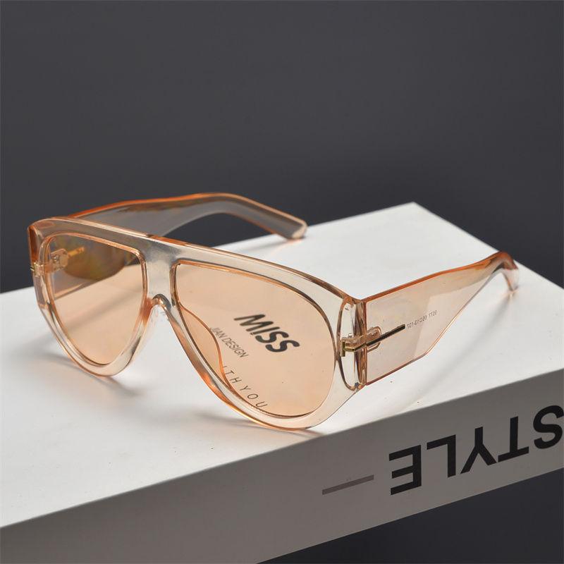 Vintage Luxury Designer Oversized Pilot Sunglasses for Women Men Big Frame Windproof Punk Shades UV400 Protection
Vintage Luxury Designer Oversized Pilot Sunglasses for Women Men Big Frame Windproof Punk Shades UV400 Protection