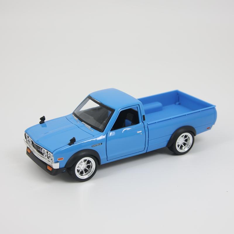 Maisto 1:24 Nissan Datsun 620 Pickup Transport Vehicle Alloy Model Car Ornament Collection Doors and Hood Can be Opened синій
Maisto 1:24 Nissan Datsun 620 Pickup Transport Vehicle Alloy Model Car Ornament Collection Doors and Hood Can be Opened синій