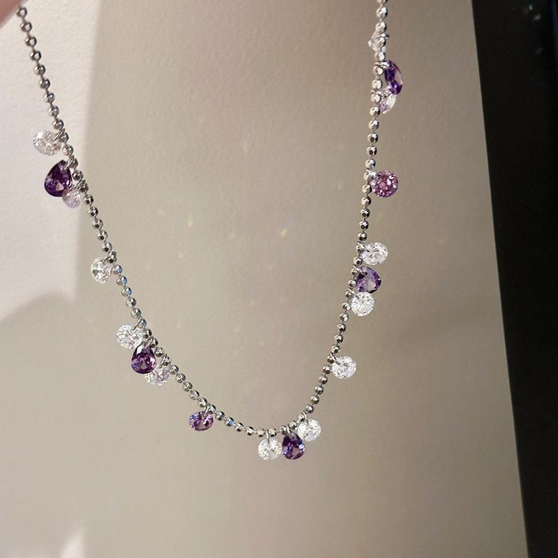 Zircon water drop fringe necklace light luxury temperament high-end sense collarbone chain niche versatile fashion elegant jewelry
Zircon water drop fringe necklace light luxury temperament high-end sense collarbone chain niche versatile fashion elegant jewelry