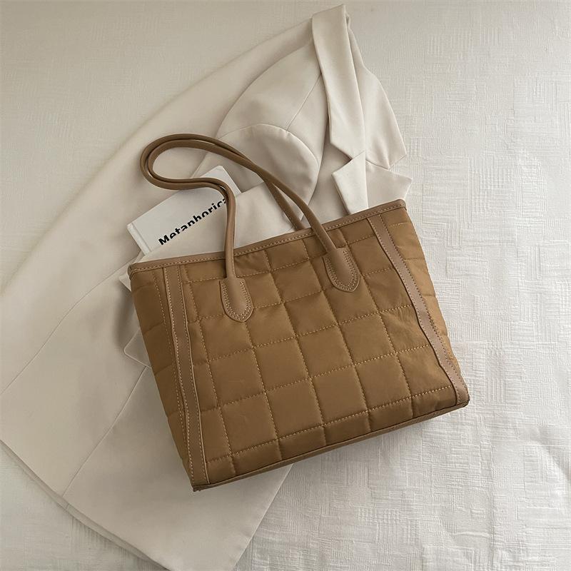 Модная осенне-зимняя вместительная сумка-тоут для通勤, женская, 2025, новая, трендовая, универсальная, из хлопковой ткани, портативная, на плечо, маленькая сумка-мессенджер хаки
Модная осенне-зимняя вместительная сумка-тоут для通勤, женская, 2025, новая, трендовая, универсальная, из хлопковой ткани, портативная, на плечо, маленькая сумка-мессенджер хаки