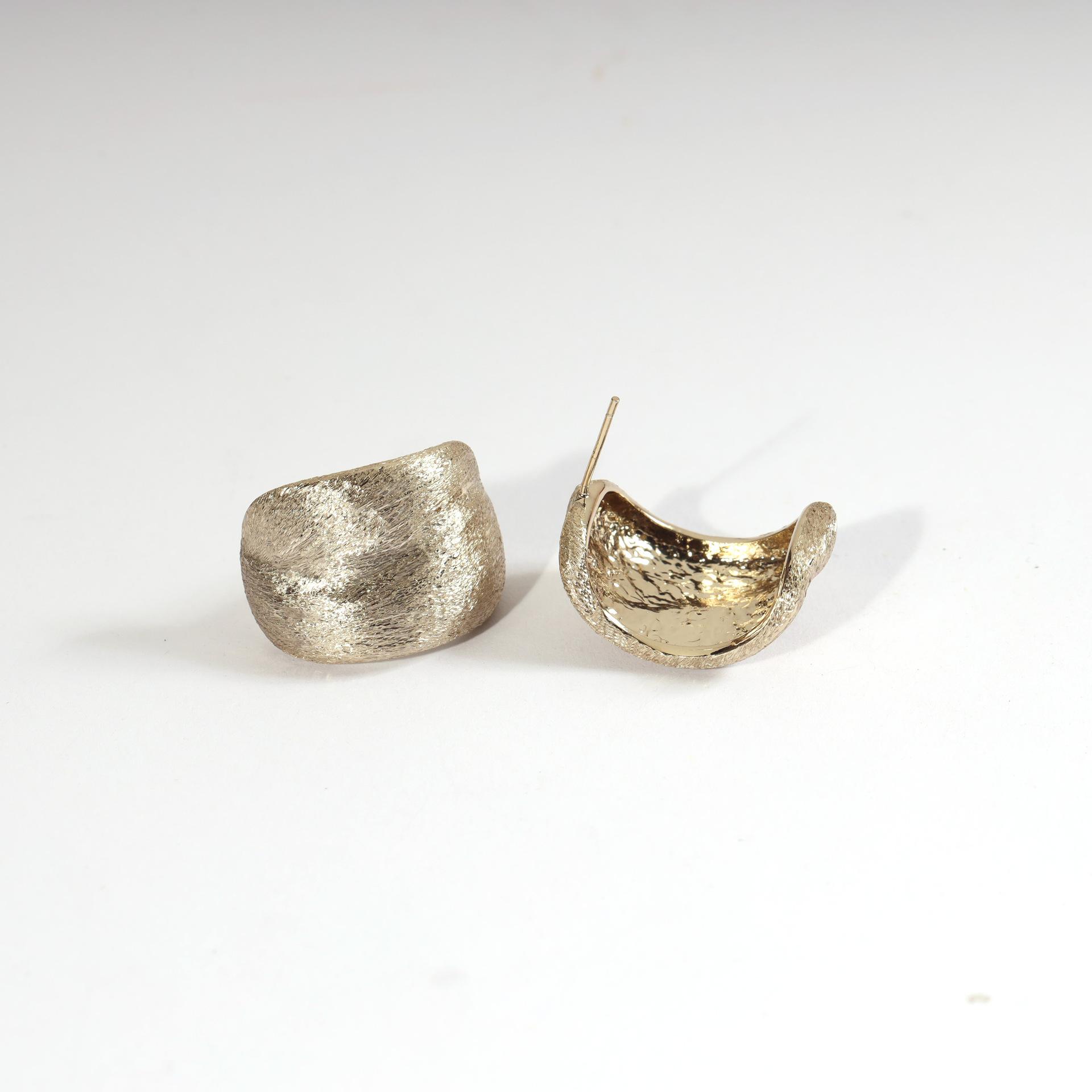 European and American brushed texture earrings women s earrings atmospheric metal stud earrings high-end retro explosive jewelry
European and American brushed texture earrings women s earrings atmospheric metal stud earrings high-end retro explosive jewelry