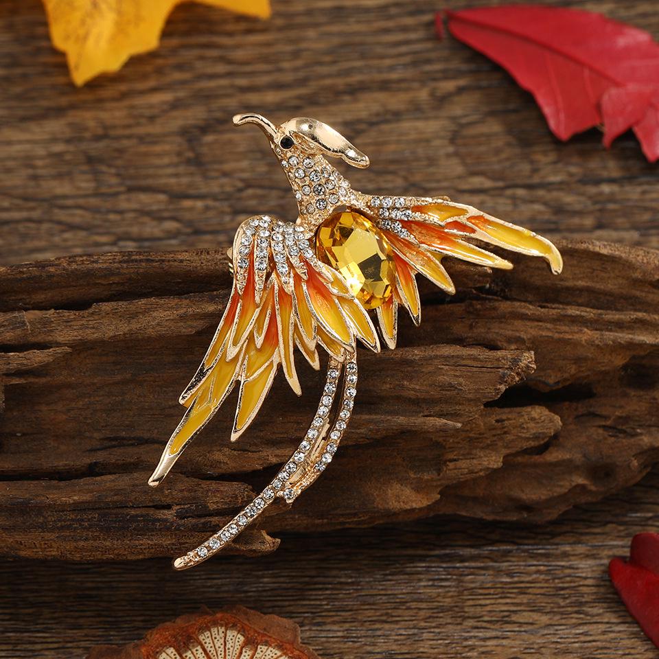 Vintage Phoenix Cloisonné Brooch: Rhinestone Vermilion Bird Pin for Classical Wedding Cheongsam Accessories
Vintage Phoenix Cloisonné Brooch: Rhinestone Vermilion Bird Pin for Classical Wedding Cheongsam Accessories