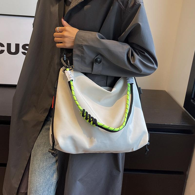 Nylon cloth bag women s large-capacity new summer versatile shoulder messenger bag high-end tote bag no specification
Nylon cloth bag women s large-capacity new summer versatile shoulder messenger bag high-end tote bag no specification