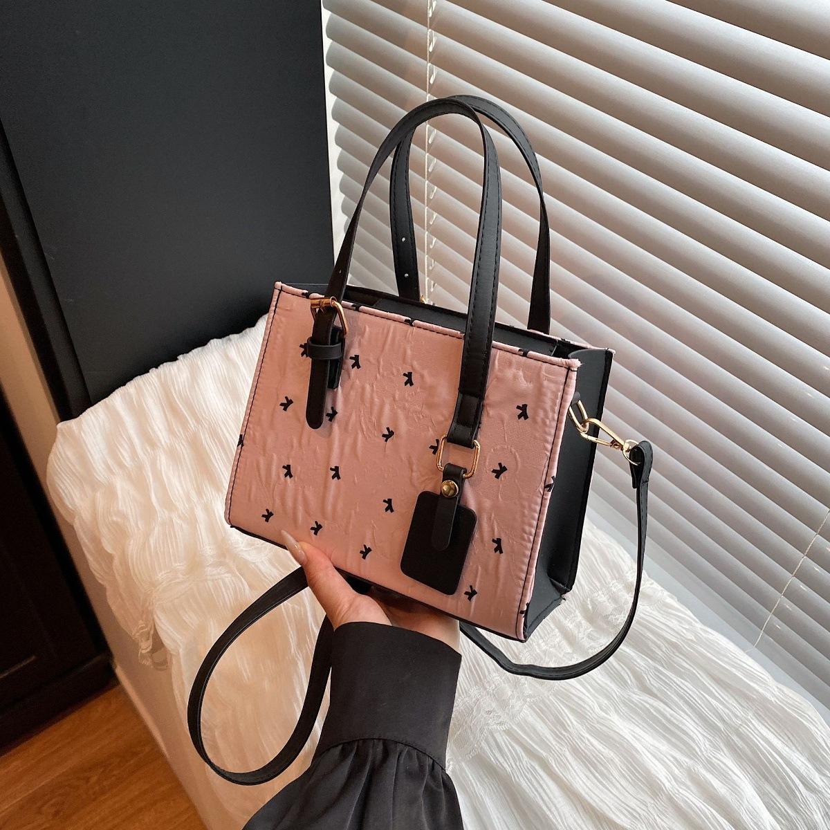 Cute bow Boston bag women s Korean sweet fashion versatile shoulder messenger bag Spice girl handbag рожевий
Cute bow Boston bag women s Korean sweet fashion versatile shoulder messenger bag Spice girl handbag рожевий