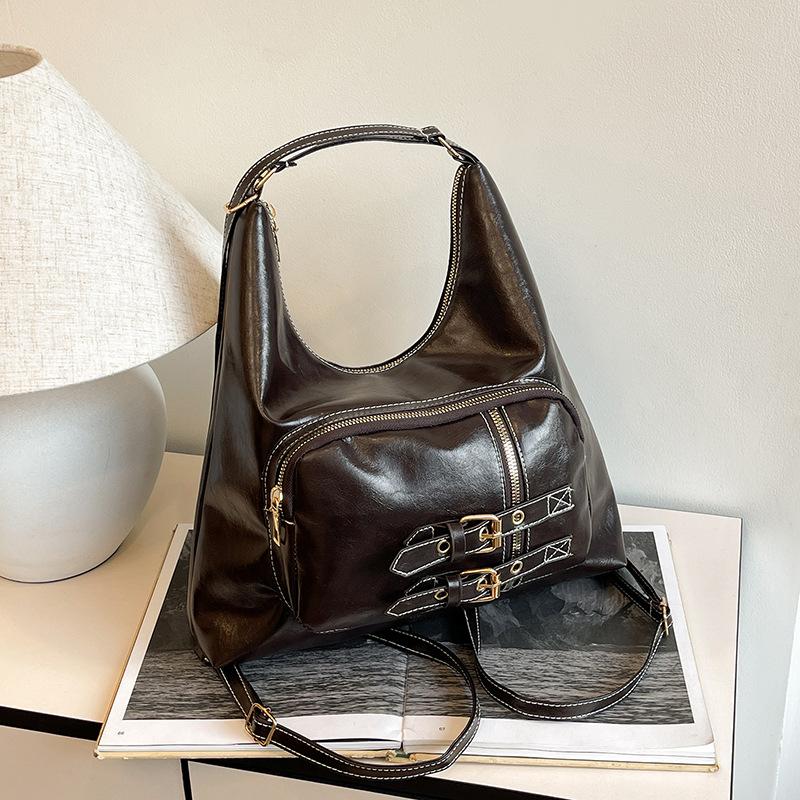 Retro premium texture autumn and winter new solid color light luxury college style tote bag women s trend locomotive multi-purpose backpack
Retro premium texture autumn and winter new solid color light luxury college style tote bag women s trend locomotive multi-purpose backpack