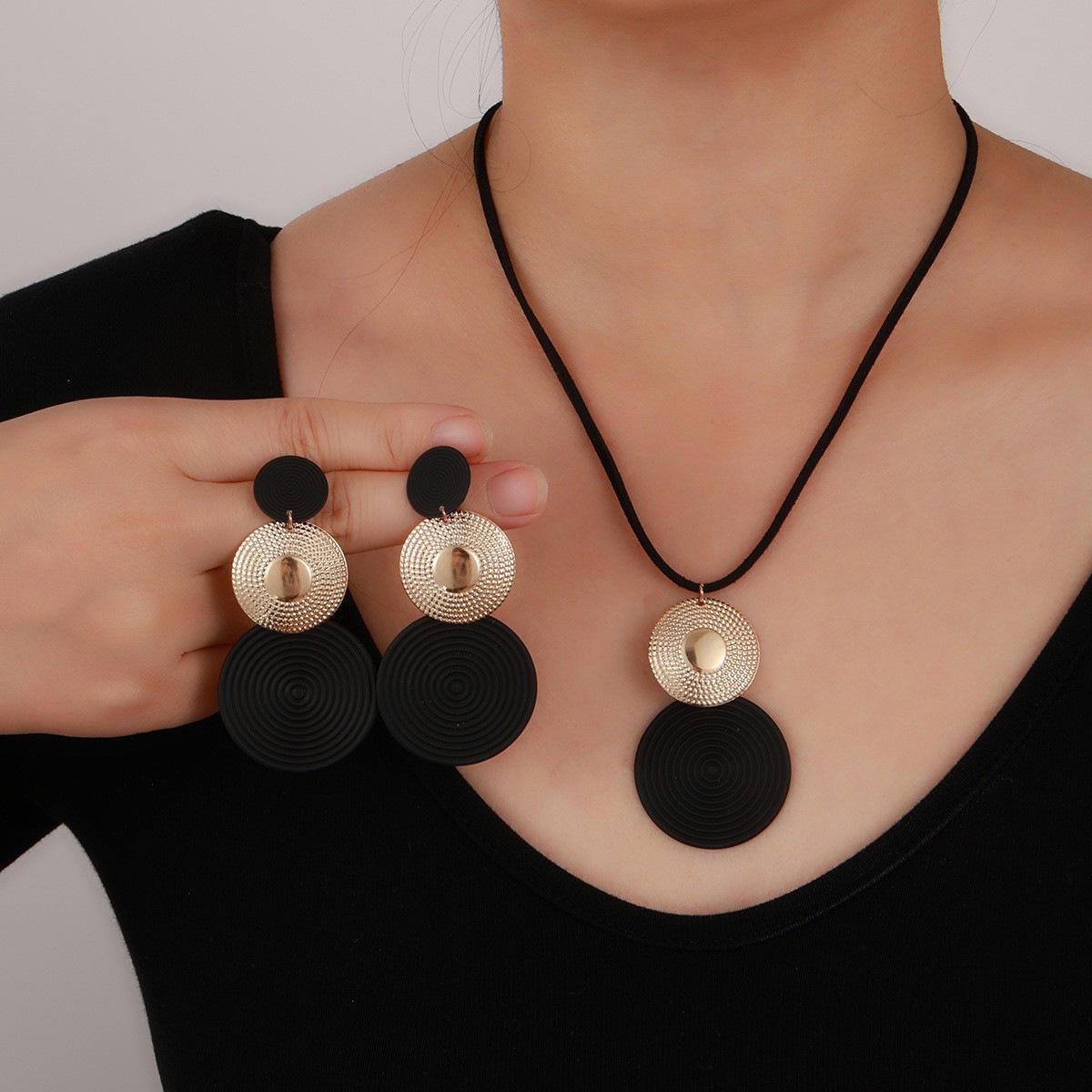 Подвеска-бриллиант в форме солнца, европейская и американская мода, дизайн звезды из сплава
Подвеска-бриллиант в форме солнца, европейская и американская мода, дизайн звезды из сплава