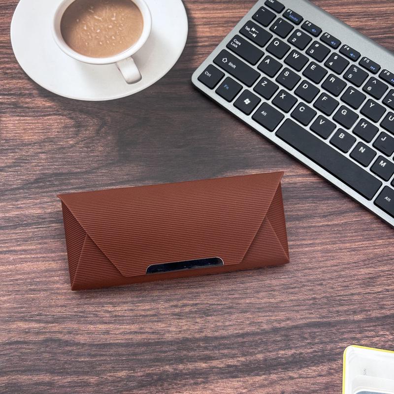 Creative Portable PU Glasses Case for Women and Men кавовий
Creative Portable PU Glasses Case for Women and Men кавовий