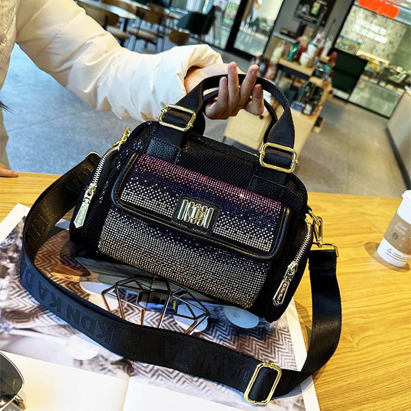 2024 Модная мягкая кожаная женская сумка - высококачественная сумка-мессенджер с подушкой
2024 Модная мягкая кожаная женская сумка - высококачественная сумка-мессенджер с подушкой