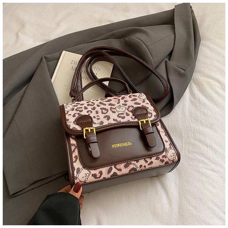 Niche design leopard print backpack women s 2025 new casual foreign style travel backpack ins versatile student schoolbag
Niche design leopard print backpack women s 2025 new casual foreign style travel backpack ins versatile student schoolbag