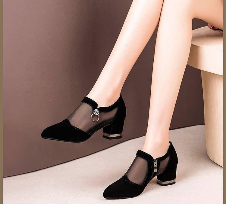 Mesh sandals women s summer new Internet celebrity Korean version single shoes versatile thick heel high heels sandals medium heel mother shoes 43 чорний
Mesh sandals women s summer new Internet celebrity Korean version single shoes versatile thick heel high heels sandals medium heel mother shoes 43 чорний