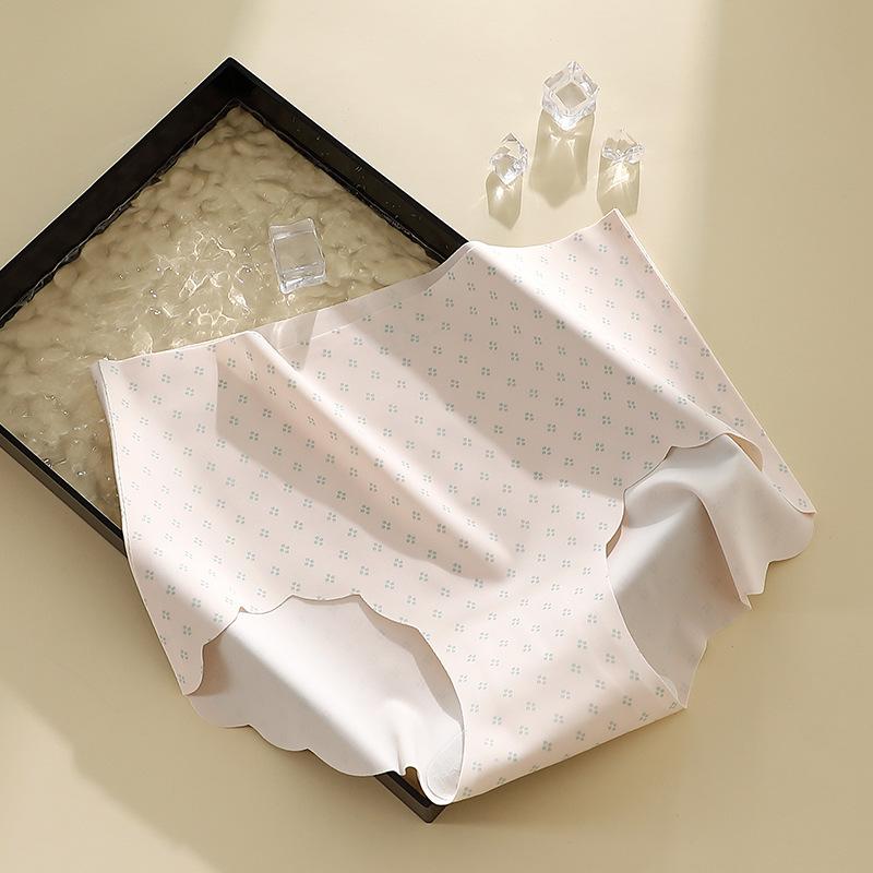 Нежные к коже и удобные трусики-слипы со средним поясом с мелким цветочным принтом без следов и закатанных краев One size
Нежные к коже и удобные трусики-слипы со средним поясом с мелким цветочным принтом без следов и закатанных краев One size