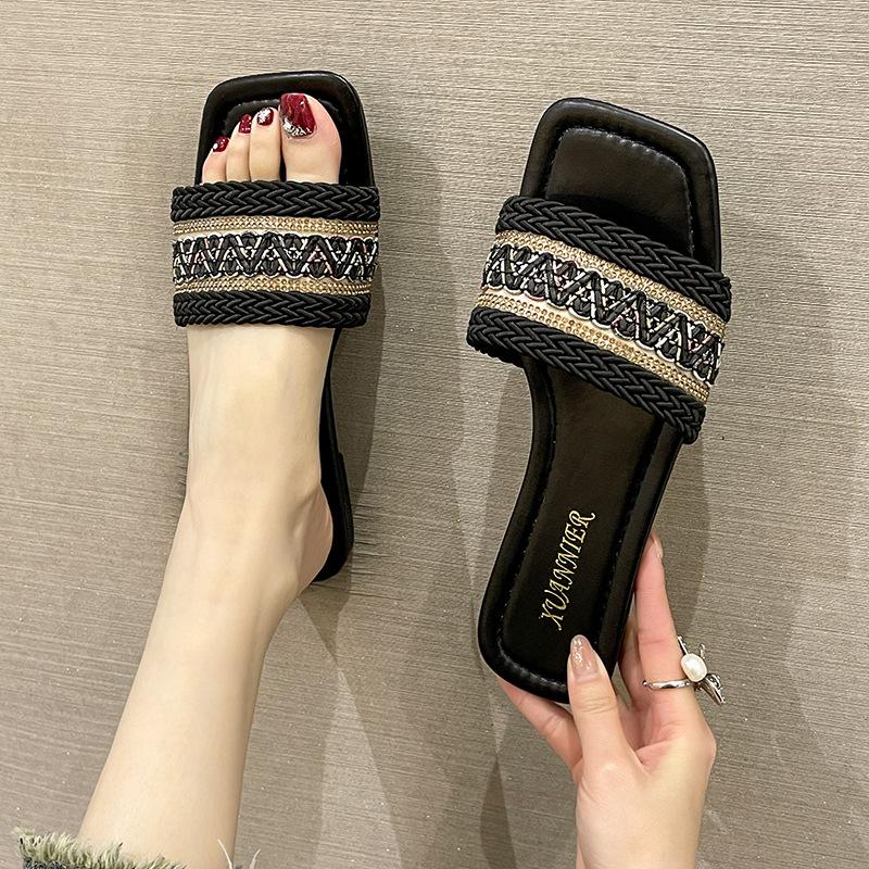 Girl flat bottom one-word drag, new summer models go out, retro trendy temperament versatile large size slippers women 43
Girl flat bottom one-word drag, new summer models go out, retro trendy temperament versatile large size slippers women 43