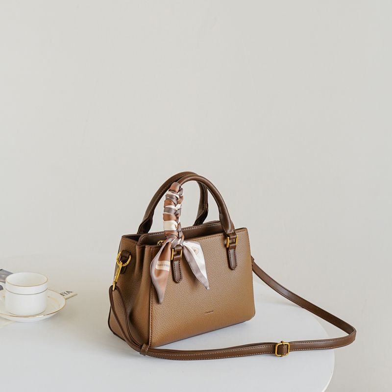 Niche Light Luxury Bag Women 2025 New Mom Messenger Bag High-Grade Large Capacity Portable Shoulder Commuter Bag Fashion
Niche Light Luxury Bag Women 2025 New Mom Messenger Bag High-Grade Large Capacity Portable Shoulder Commuter Bag Fashion