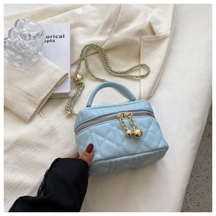 Niche design popular shoulder bag women s autumn and winter 2025 new messenger fashion simple commuter small square bag small синий
Niche design popular shoulder bag women s autumn and winter 2025 new messenger fashion simple commuter small square bag small синий