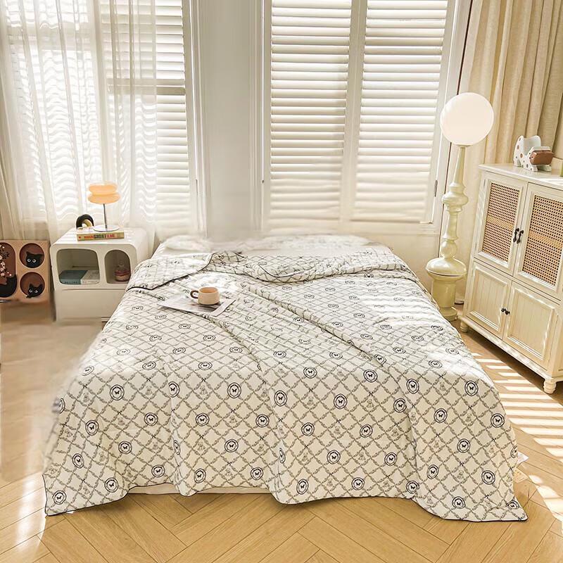 Lilang Soft Cooling Summer Quilt
Lilang Soft Cooling Summer Quilt