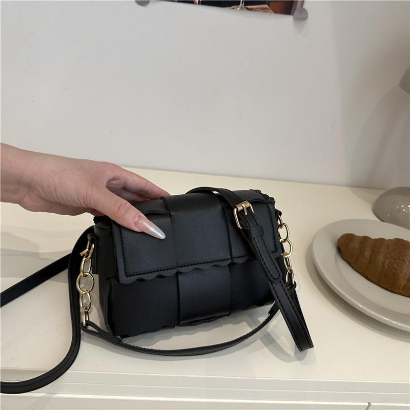 New retro French niche small square bag women s woven niche personalized casual high-end texture matte messenger bag чёрный
New retro French niche small square bag women s woven niche personalized casual high-end texture matte messenger bag чёрный