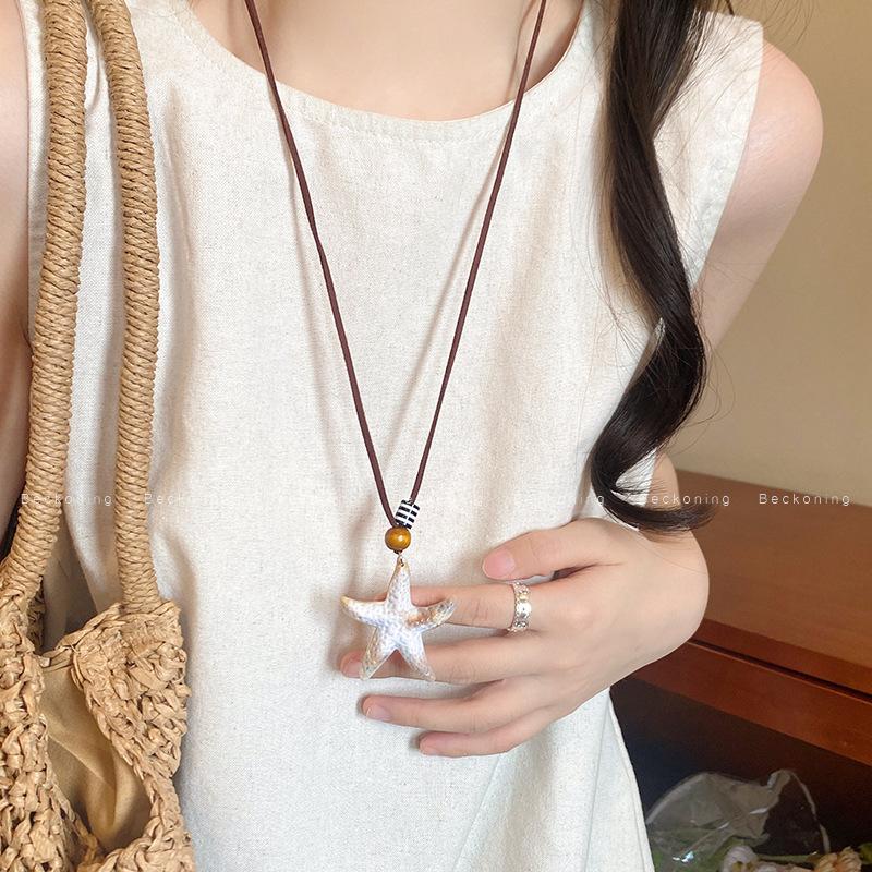 Female Niche Fashion Versatile Vacation Style Starfish Pendant Necklace коричневий
Female Niche Fashion Versatile Vacation Style Starfish Pendant Necklace коричневий