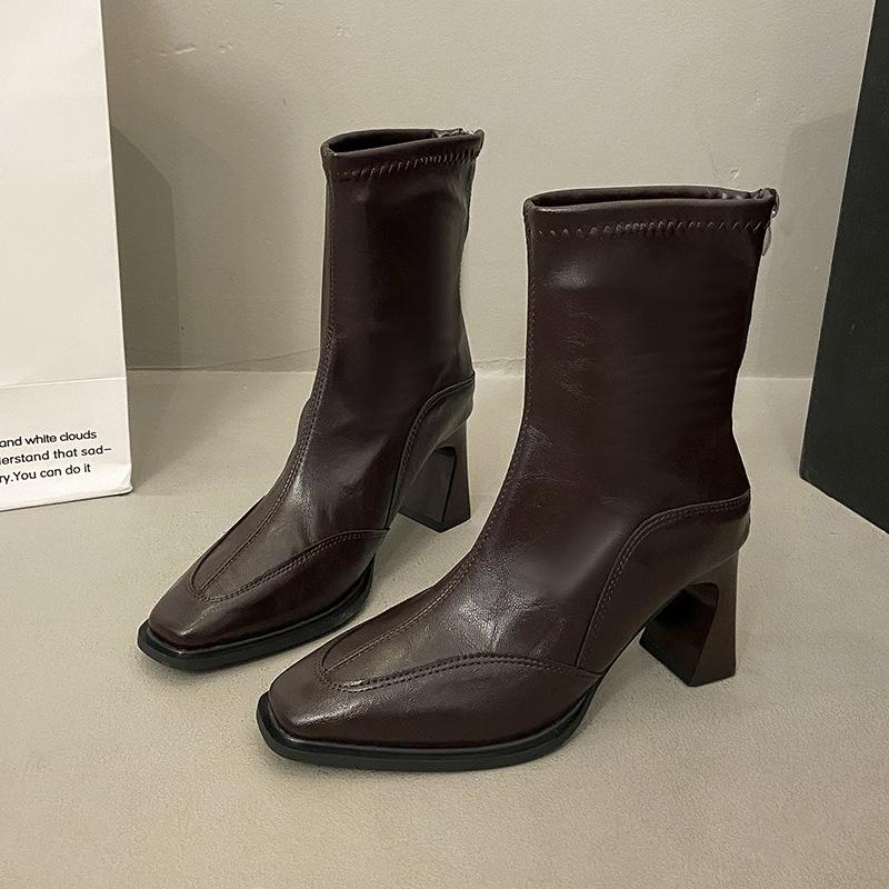 2025 autumn Korean version high heel square head thin boots short boots women s thick heel retro Martin boots British style short single boots 40 коричневий
2025 autumn Korean version high heel square head thin boots short boots women s thick heel retro Martin boots British style short single boots 40 коричневий